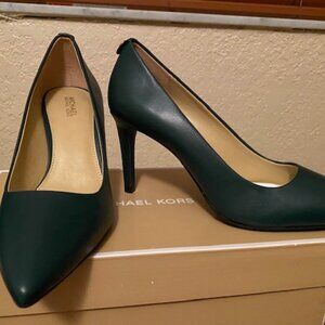 MICHAEL KORS PUMP NWB SZ 7  ATLANTIC GREEN